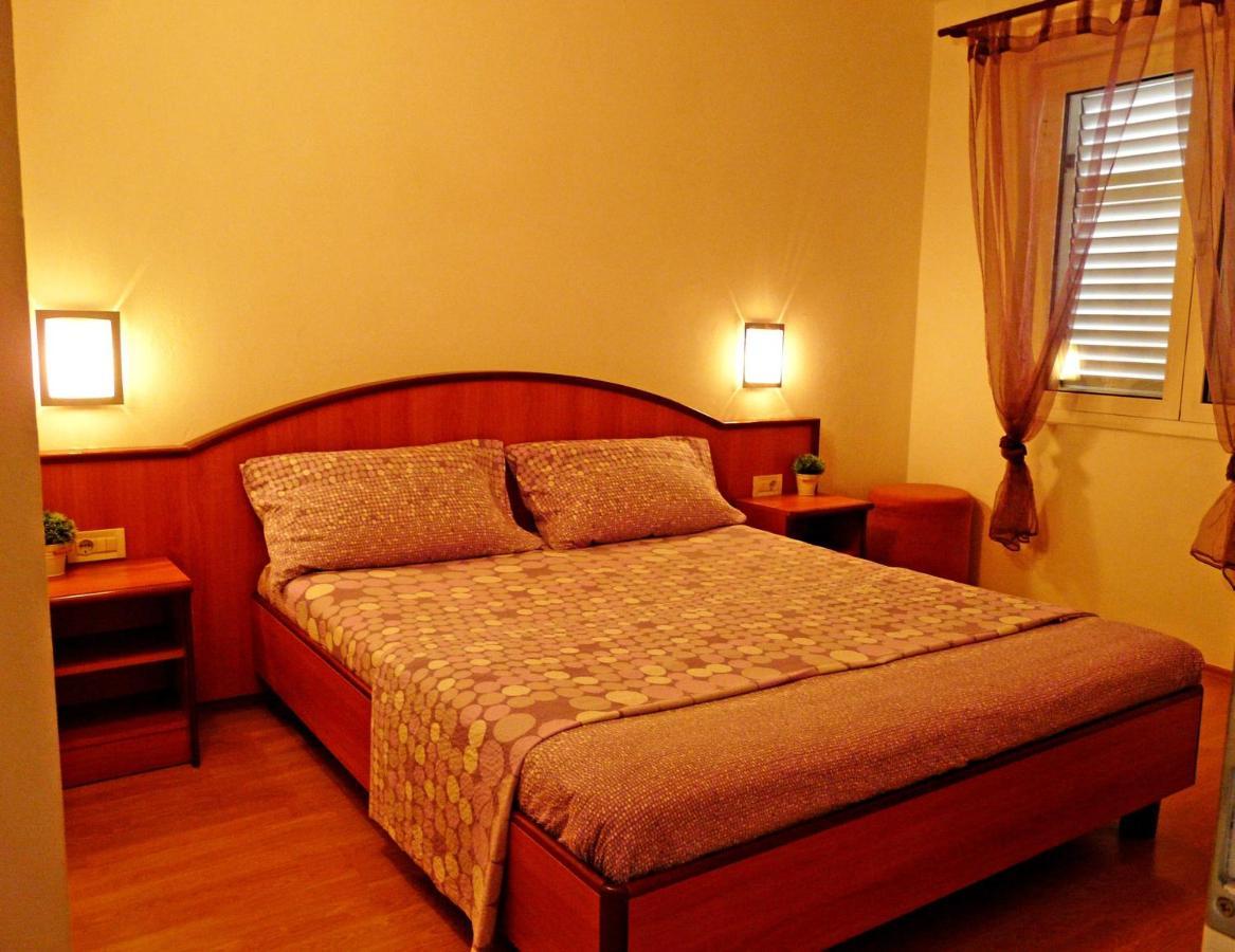 Apartments By The Sea Drvenik Donja Vala, Makarska - 6756 Zewnętrze zdjęcie